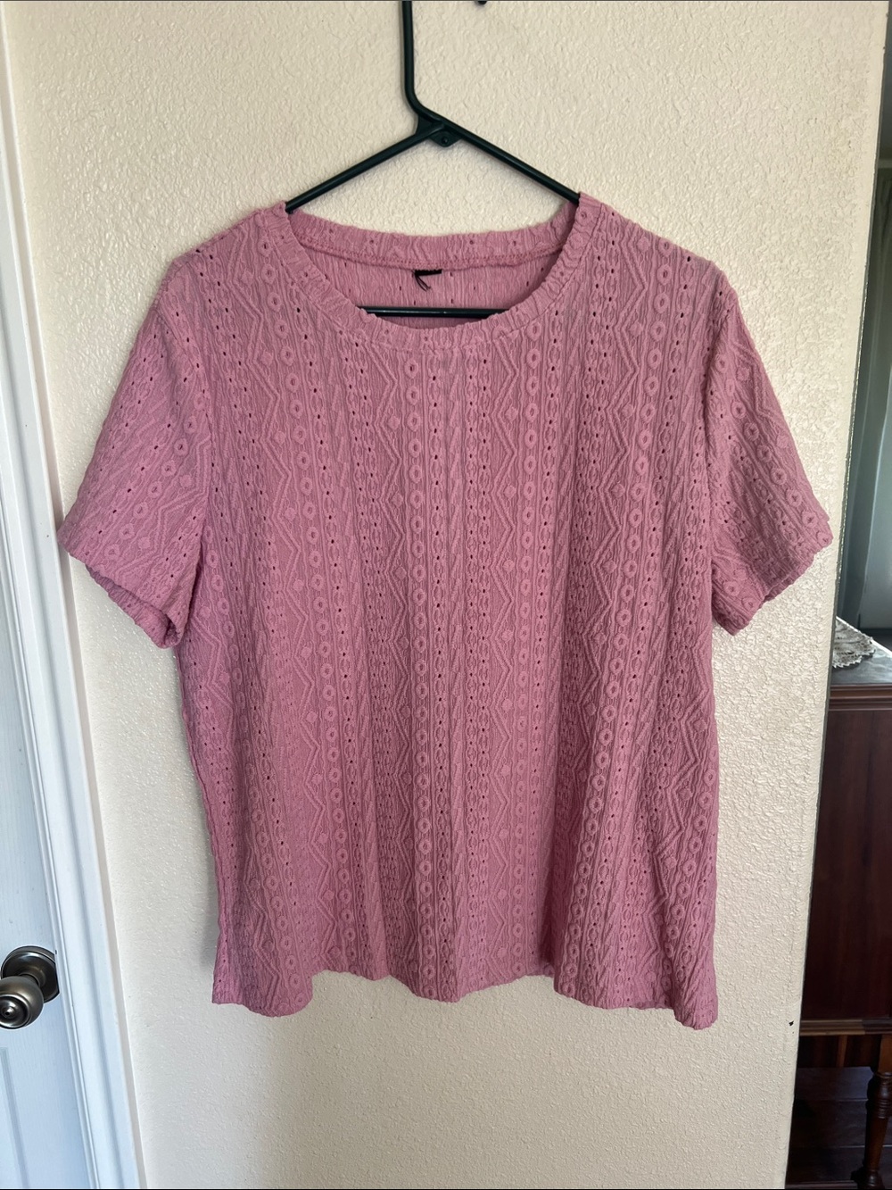 Women’s Short Sleeve Lace Textured Top - Pink